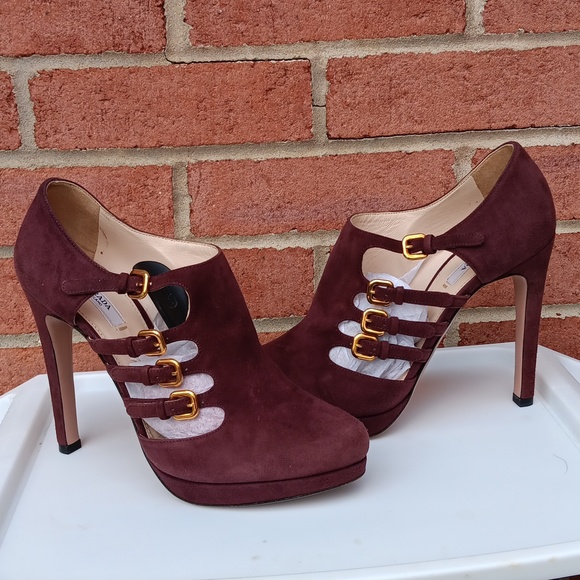 Prada Suede Buckle Pumps - Picture 2 of 15